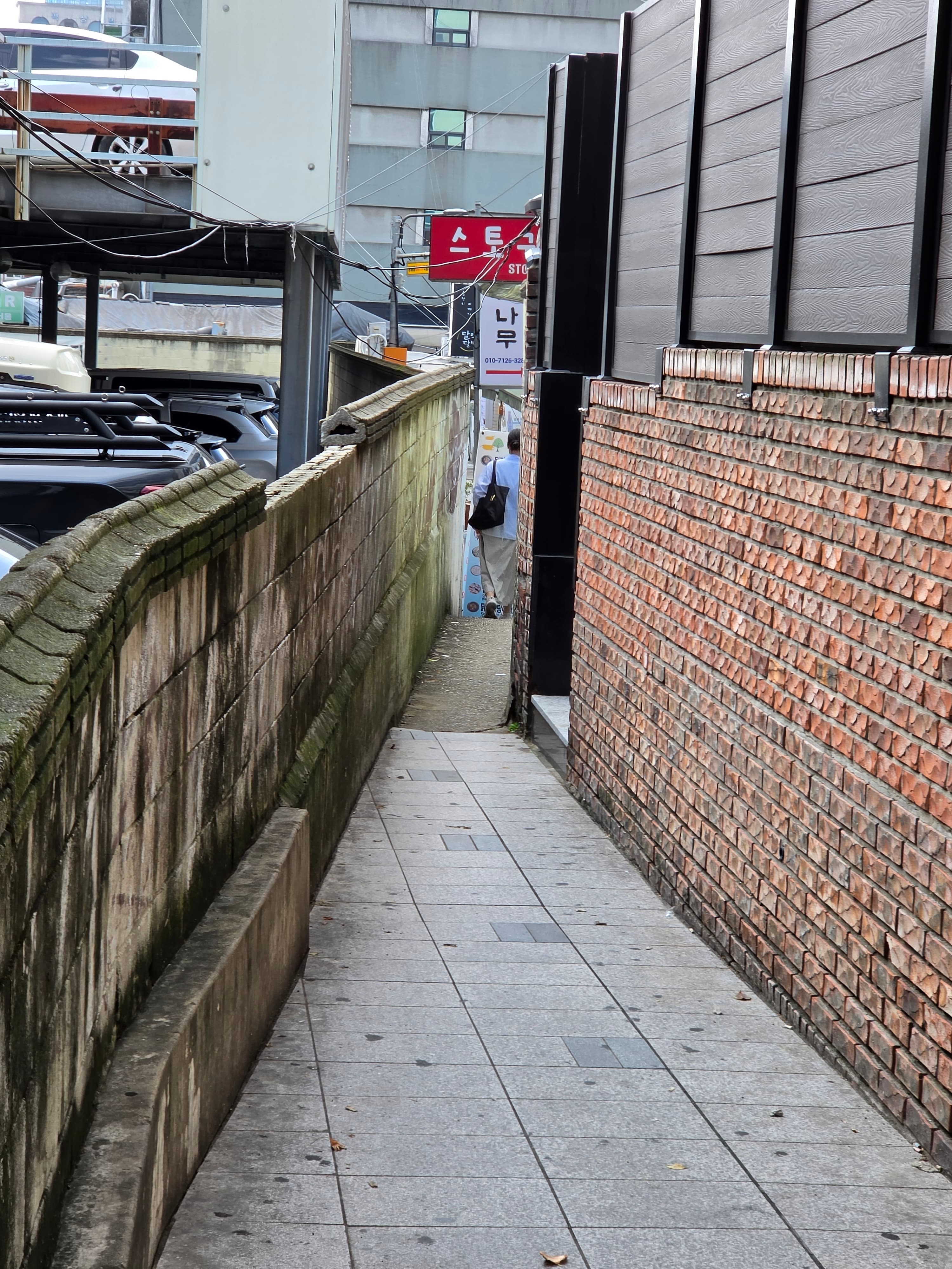 The walk from Anguk toward Insadong