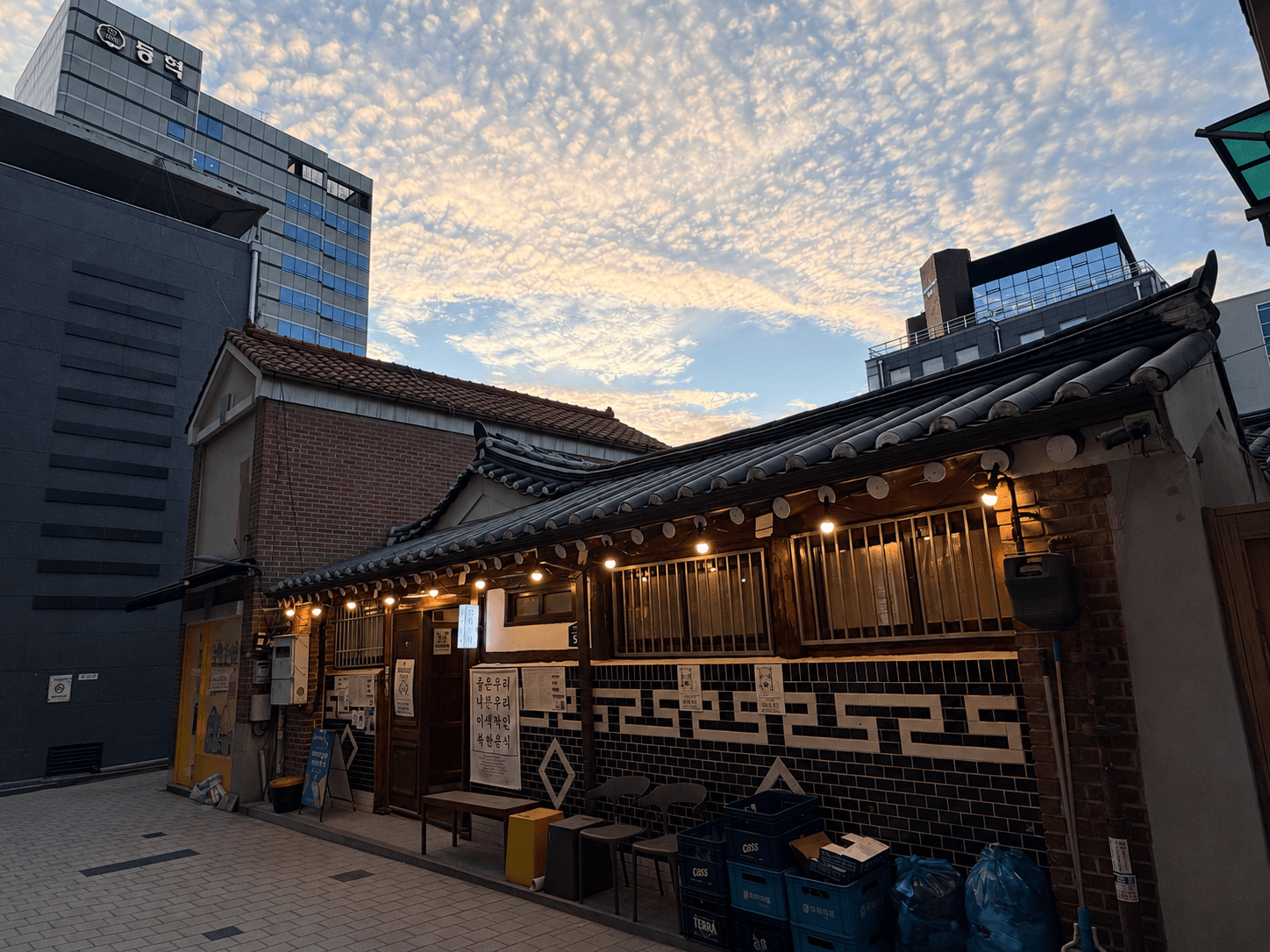Tiled hanok roof and wooden door of Insa Dodam in Insadong